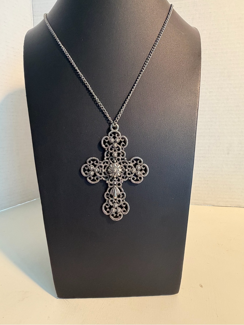 VTG Emmons Gothic Style Filigree Silver Tone Large Cross Pendant Necklace